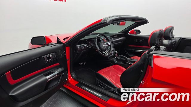 Ford Mustang Convertible 2019 — фото 10