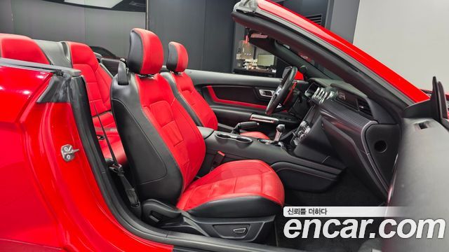 Ford Mustang Convertible 2019 — фото 11