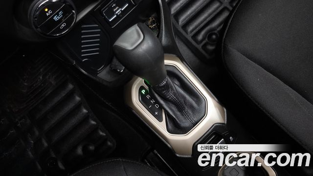 Jeep Renegade 2.4 Longitude 2017 — фото 9