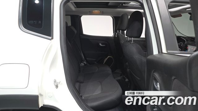 Jeep Renegade 2.4 Longitude 2017 — фото 11