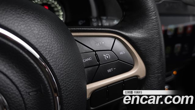 Jeep Renegade 2.4 Longitude 2017 — фото 17