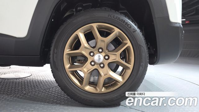 Jeep Renegade 2.4 Longitude 2017 — фото 21
