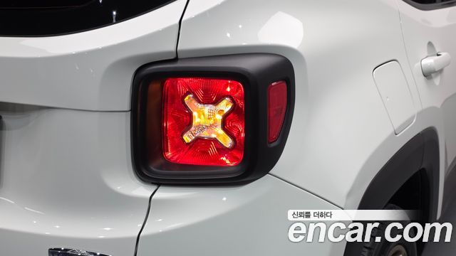 Jeep Renegade 2.4 Longitude 2017 — фото 23