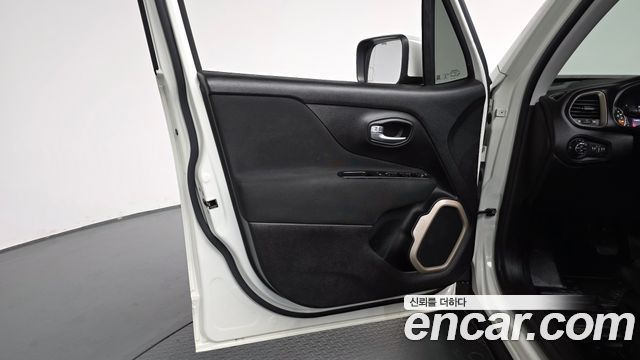Jeep Renegade 2.4 Longitude 2017 — фото 24