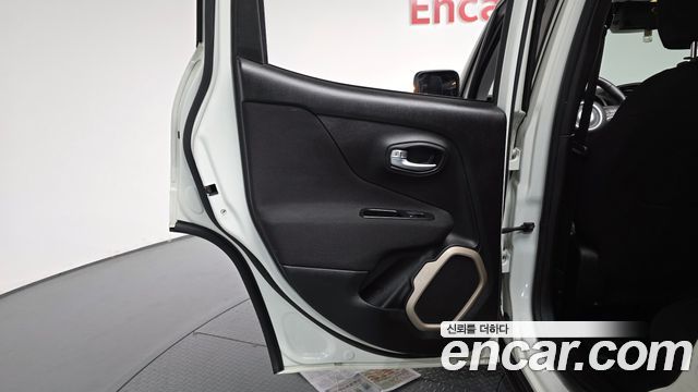 Jeep Renegade 2.4 Longitude 2017 — фото 25