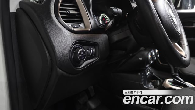 Jeep Renegade 2.4 Longitude 2017 — фото 28