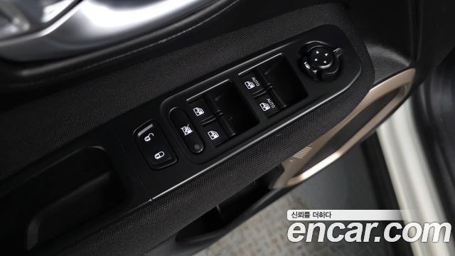 Jeep Renegade 2.4 Longitude 2017 — фото 30