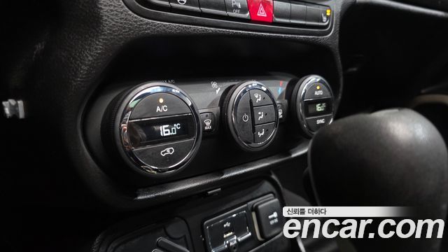 Jeep Renegade 2.4 Longitude 2017 — фото 31