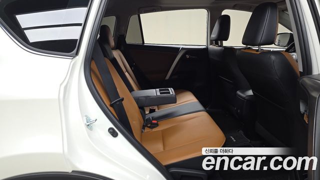 Toyota RAV4 2.5 2WD 4th 2017 — фото 11