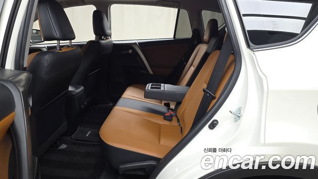Toyota RAV4 2.5 2WD 4th 2017 — фото 12