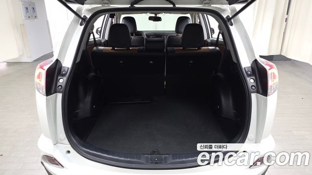 Toyota RAV4 2.5 2WD 4th 2017 — фото 20