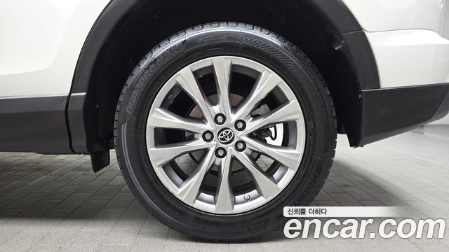 Toyota RAV4 2.5 2WD 4th 2017 — фото 21