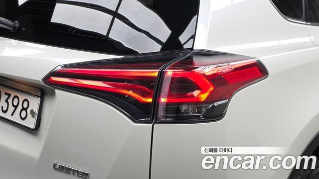 Toyota RAV4 2.5 2WD 4th 2017 — фото 23