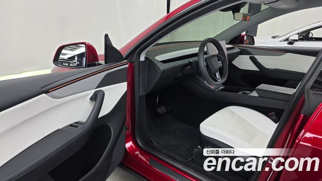 Tesla Model Y Long Range AWD 2025 — фото 10
