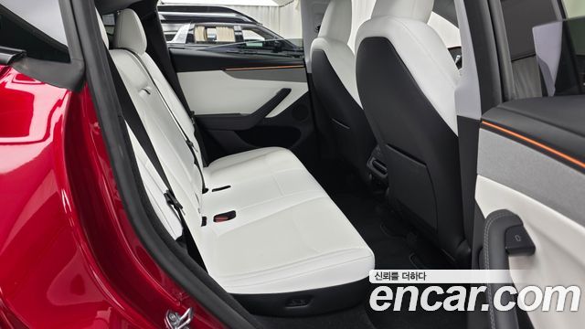 Tesla Model Y Long Range AWD 2025 — фото 12
