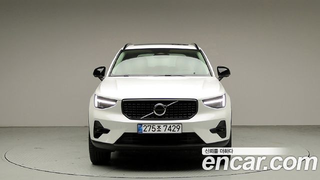 Volvo XC40 B4 Ultra Dark 2026 — фото 2