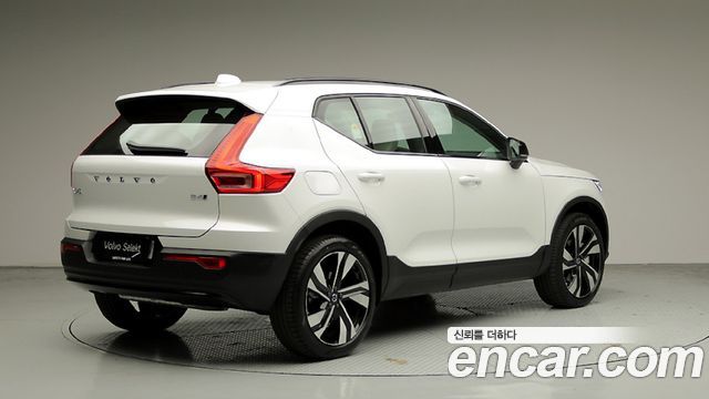Volvo XC40 B4 Ultra Dark 2026 — фото 4