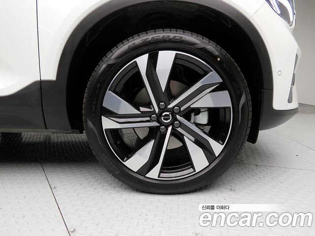 Volvo XC40 B4 Ultra Dark 2026 — фото 6