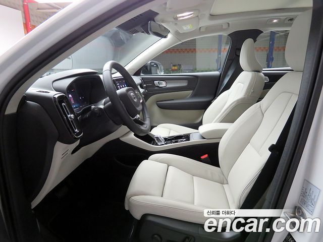 Volvo XC40 B4 Ultra Dark 2026 — фото 8