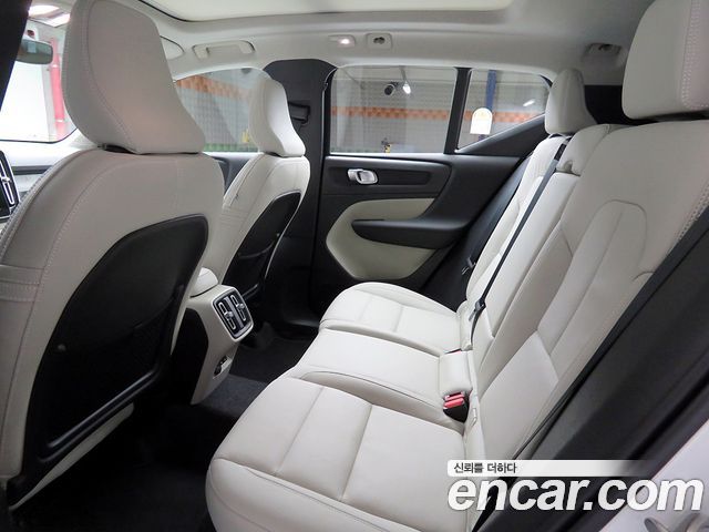 Volvo XC40 B4 Ultra Dark 2026 — фото 9