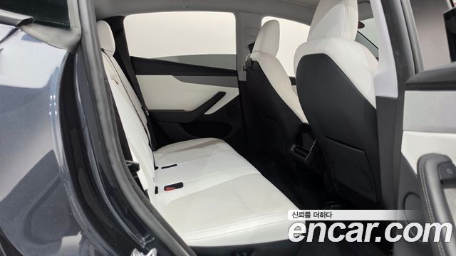 Tesla Model Y RWD 2025 — фото 15