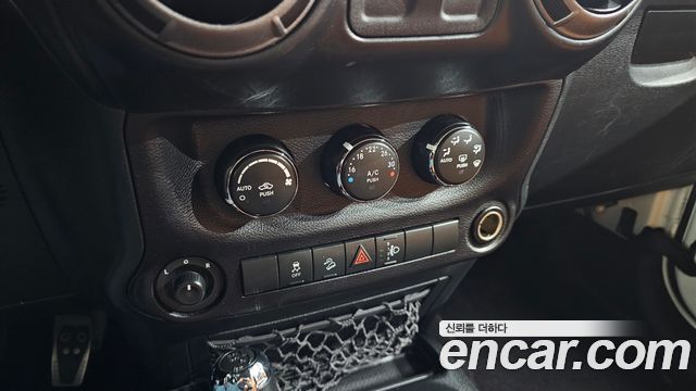 Jeep Wrangler (JK) 3.6 Sport 2Door 2017 — фото 16