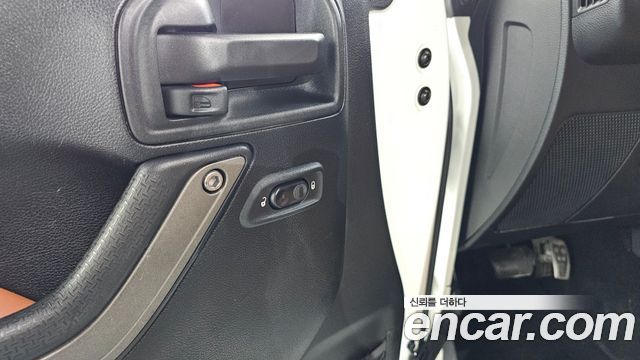 Jeep Wrangler (JK) 3.6 Sport 2Door 2017 — фото 25