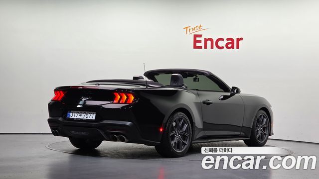 Ford Mustang (VII) 2.3 Ecoboost Premium Convertible 2025 — фото 2