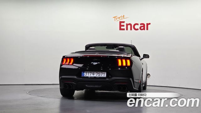 Ford Mustang (VII) 2.3 Ecoboost Premium Convertible 2025 — фото 4
