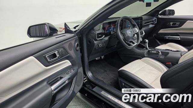Ford Mustang (VII) 2.3 Ecoboost Premium Convertible 2025 — фото 15