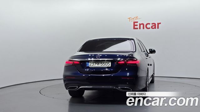 Mercedes-Benz E-Class (W213) E220d 4MATIC AMG Line 2021 — фото 4