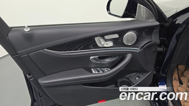 Mercedes-Benz E-Class (W213) E220d 4MATIC AMG Line 2021 — фото 24