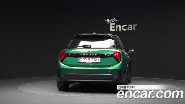 MINI Cooper S (IV) 5 Door Favoured 2025 — фото 4