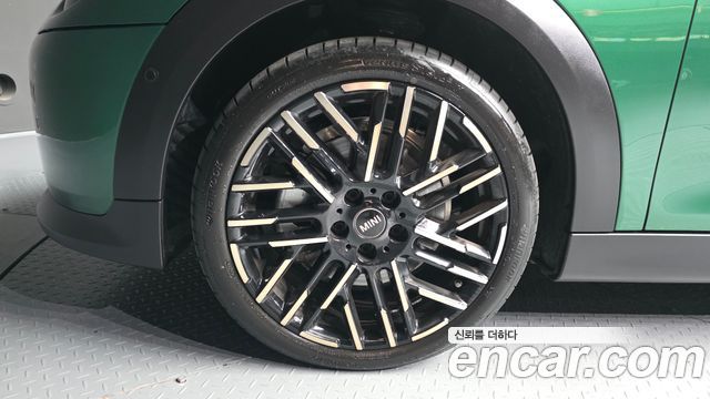 MINI Cooper S (IV) 5 Door Favoured 2025 — фото 5