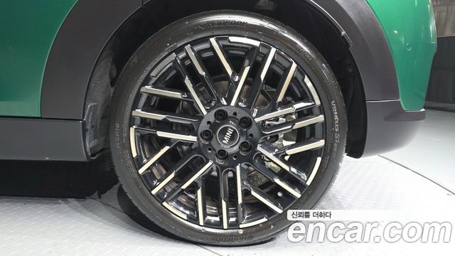 MINI Cooper S (IV) 5 Door Favoured 2025 — фото 21