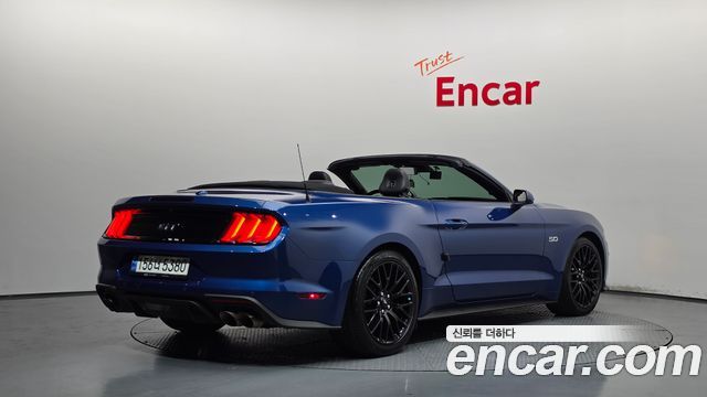Ford Mustang GT Convertible 2022 — фото 2