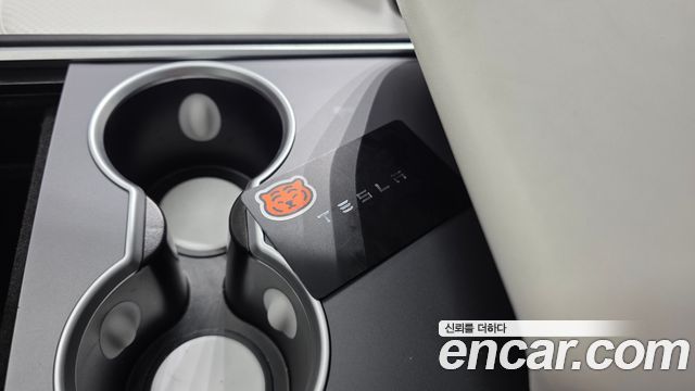 Tesla Model Y Long Range AWD 2021 — фото 12