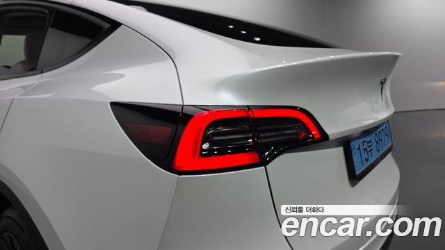 Tesla Model Y Long Range AWD 2021 — фото 23