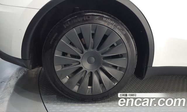 Tesla Model Y Long Range AWD 2021 — фото 5
