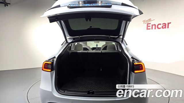 Tesla Model Y Long Range AWD 2021 — фото 19