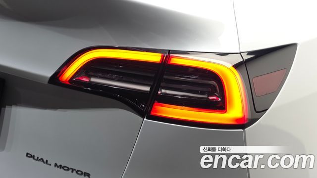 Tesla Model Y Long Range AWD 2021 — фото 23