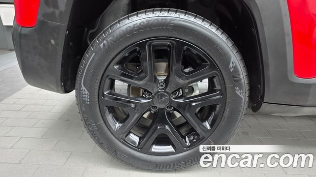 Jeep Renegade 1.3 Limited 2023 — фото 5