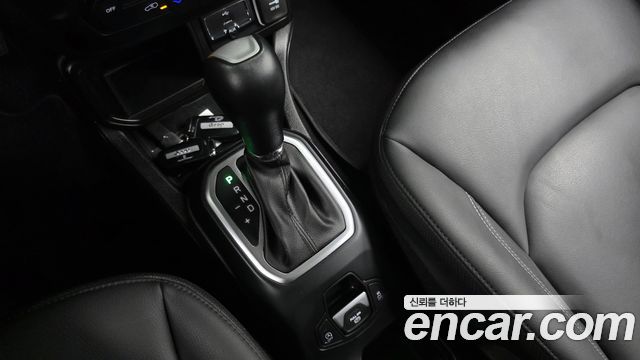 Jeep Renegade 1.3 Limited 2023 — фото 9