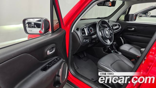 Jeep Renegade 1.3 Limited 2023 — фото 10