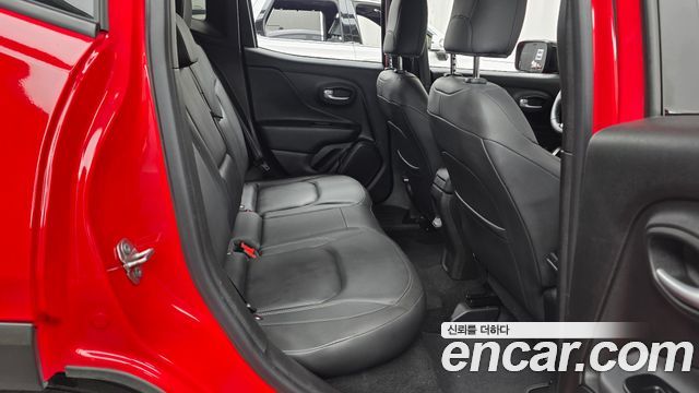 Jeep Renegade 1.3 Limited 2023 — фото 11