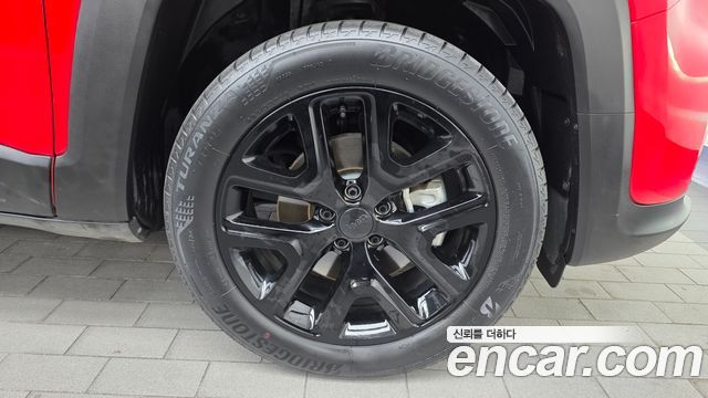 Jeep Renegade 1.3 Limited 2023 — фото 21