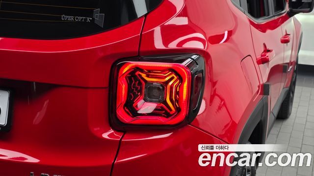 Jeep Renegade 1.3 Limited 2023 — фото 23