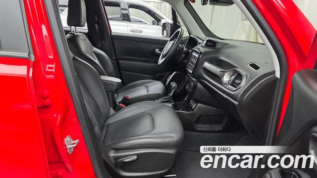 Jeep Renegade 1.3 Limited 2023 — фото 26