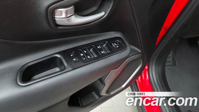 Jeep Renegade 1.3 Limited 2023 — фото 27