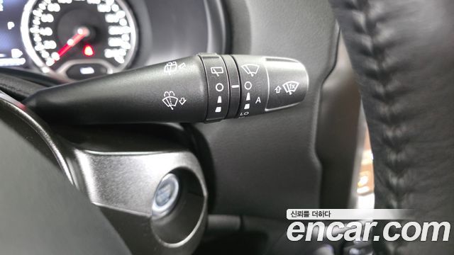 Jeep Renegade 1.3 Limited 2023 — фото 28